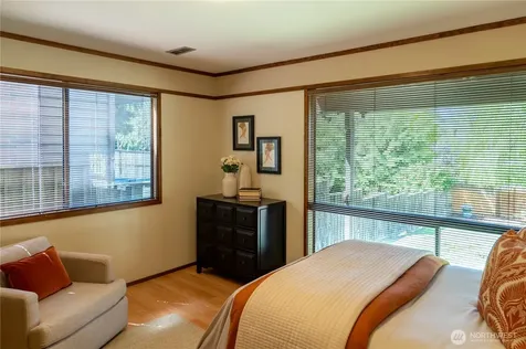 4033 52nd Place SW Seattle WA 98116