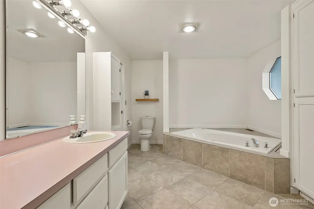 32417 2nd Avenue Black Diamond WA 98010