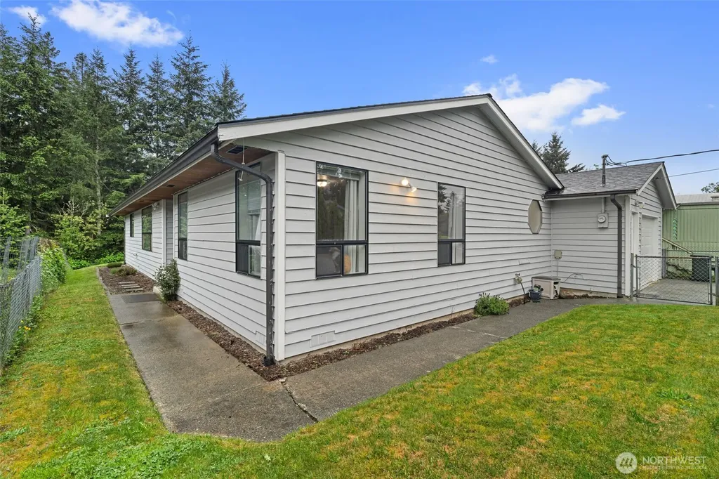 32417 2nd Avenue Black Diamond WA 98010