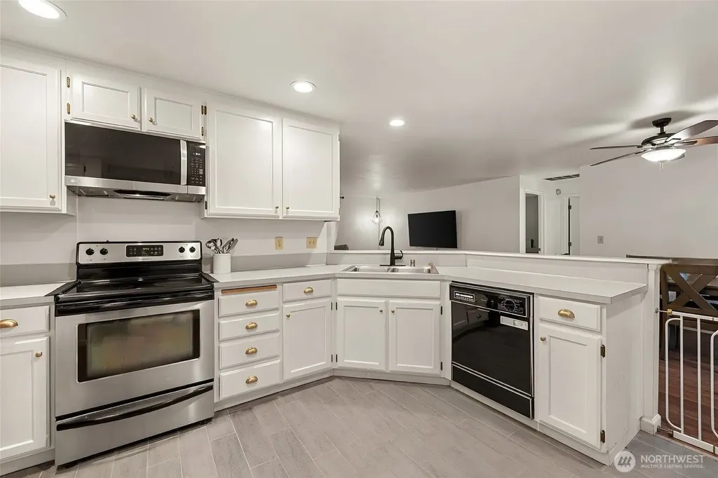 32417 2nd Avenue Black Diamond WA 98010
