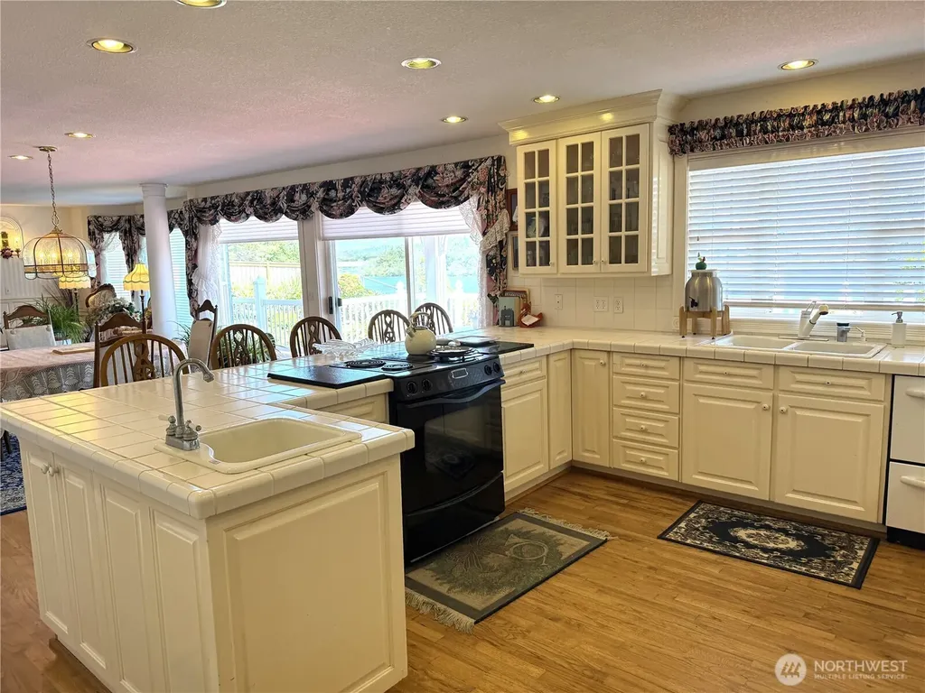 34100 G Street Ocean Park WA 98640