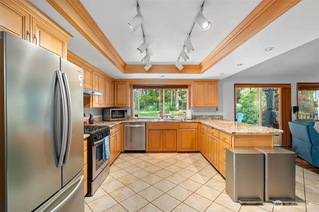 4823 W Tapps Dr E Lake Tapps WA 98391