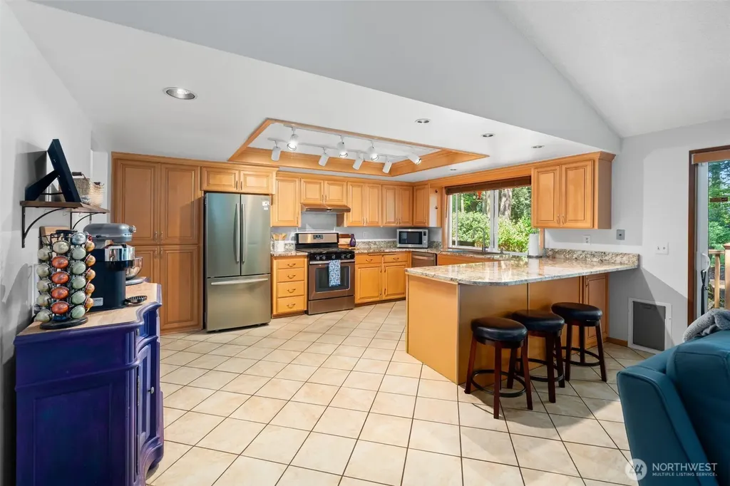 4823 W Tapps Dr E Lake Tapps WA 98391