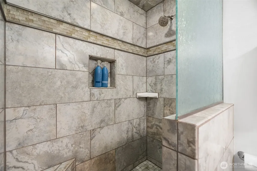 4823 W Tapps Dr E Lake Tapps WA 98391