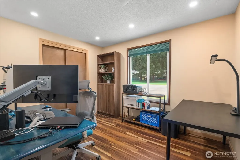 4823 W Tapps Dr E Lake Tapps WA 98391