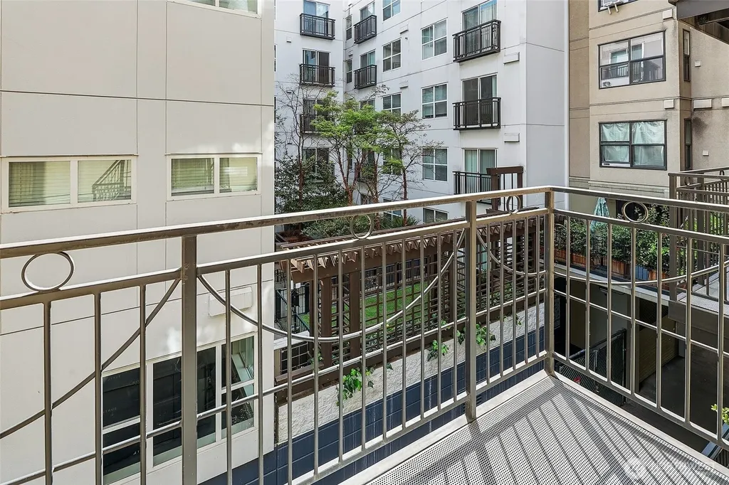 425 Vine Street Seattle WA 98121