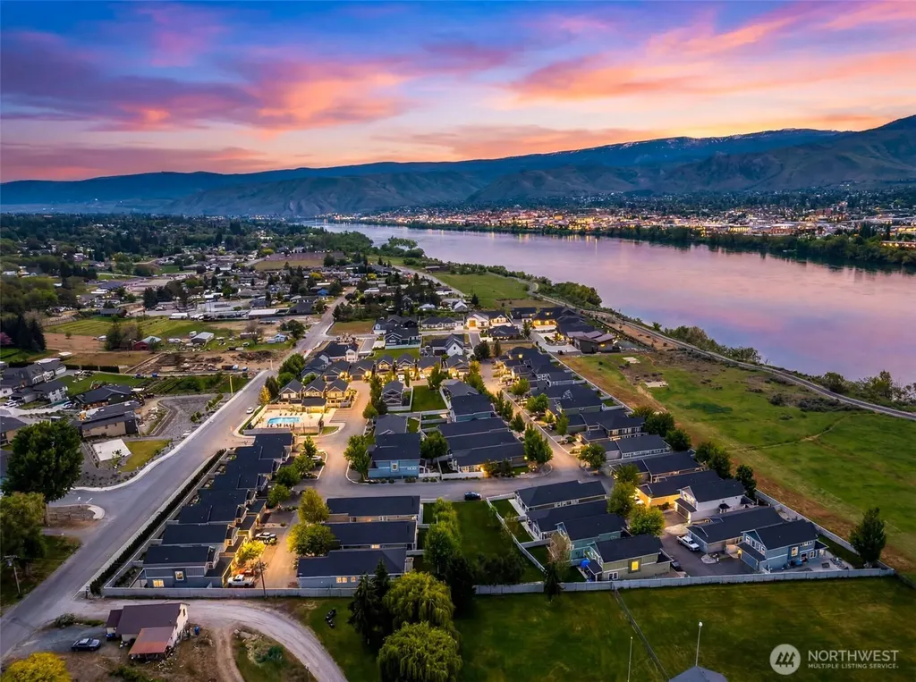 2452 NW Columbia Avenue East Wenatchee WA 98802