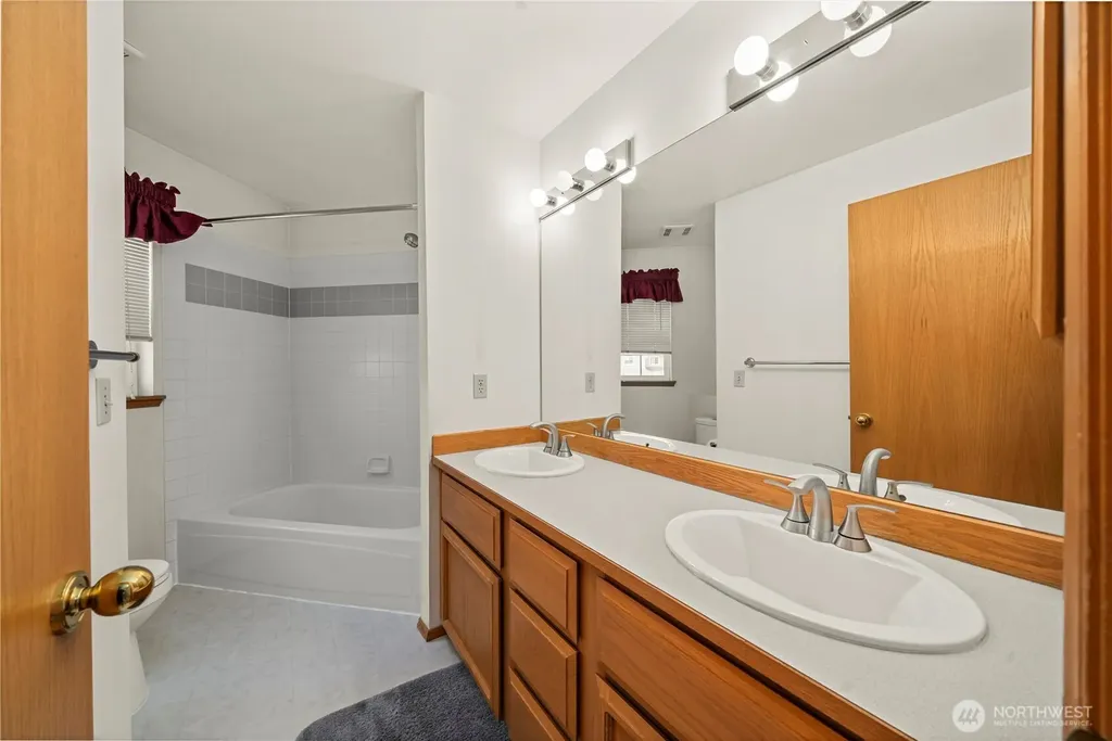 826 SW 347th Court Federal Way WA 98023