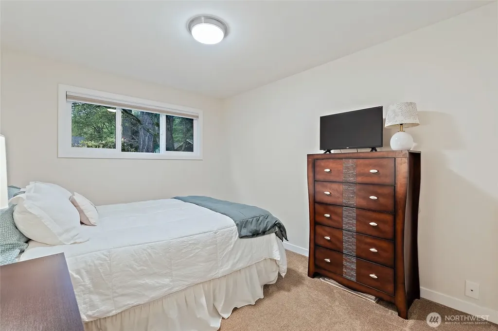 18483 47th Place NE Lake Forest Park WA 98155