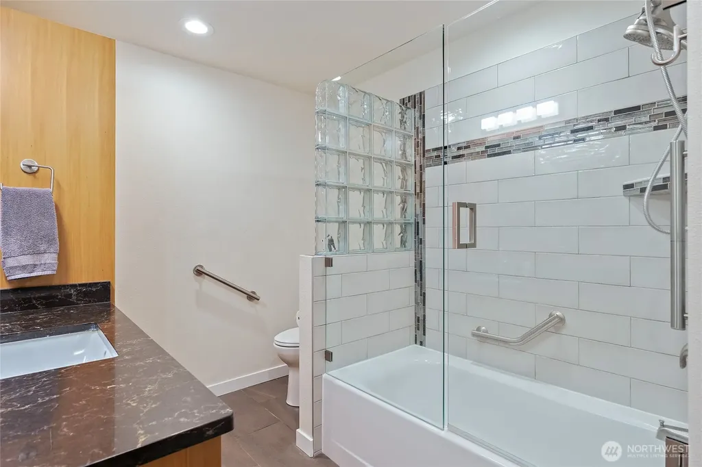 18483 47th Place NE Lake Forest Park WA 98155