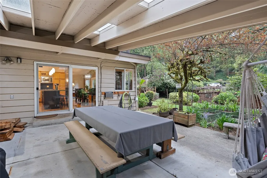 18483 47th Place NE Lake Forest Park WA 98155