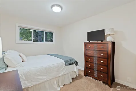 18483 47th Place NE Lake Forest Park WA 98155