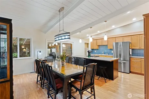 18483 47th Place NE Lake Forest Park WA 98155