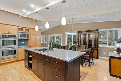 18483 47th Place NE Lake Forest Park WA 98155