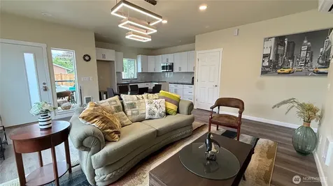 9025 38th Avenue S Seattle WA 98118