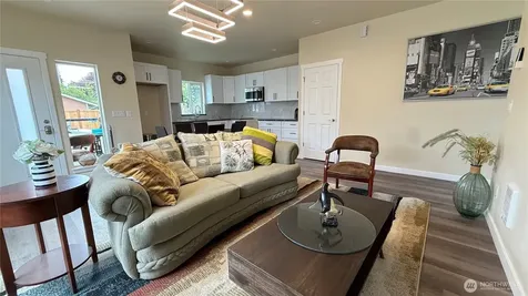 9025 38th Avenue S Seattle WA 98118