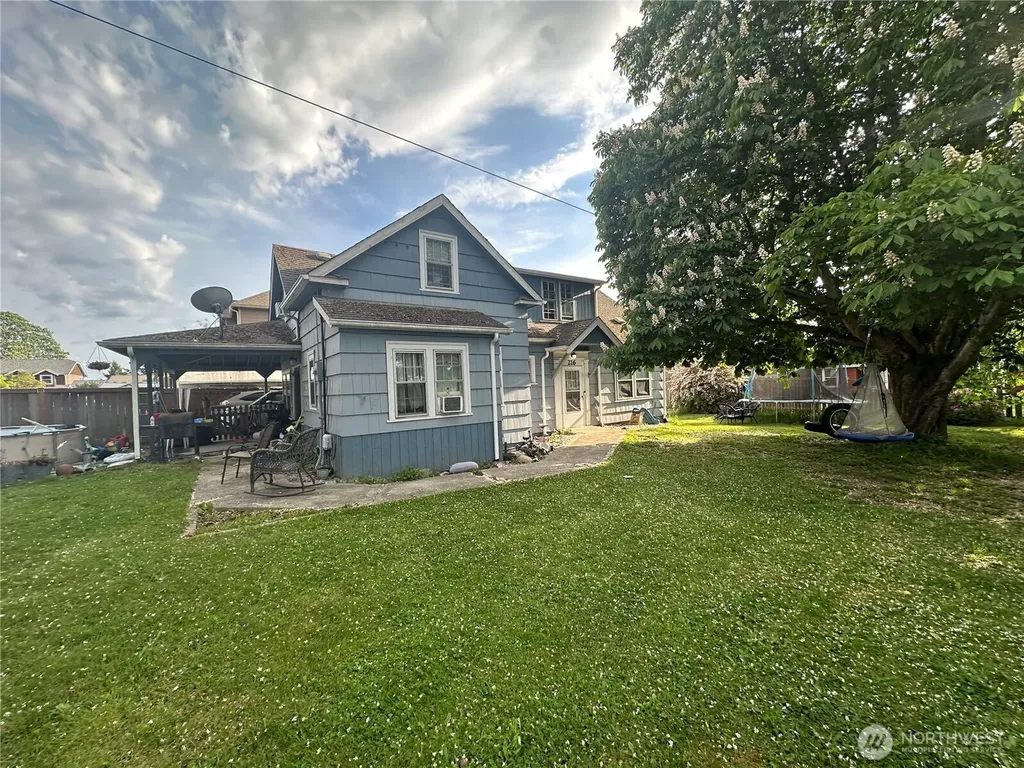 216 127th Street E Tacoma WA 98445