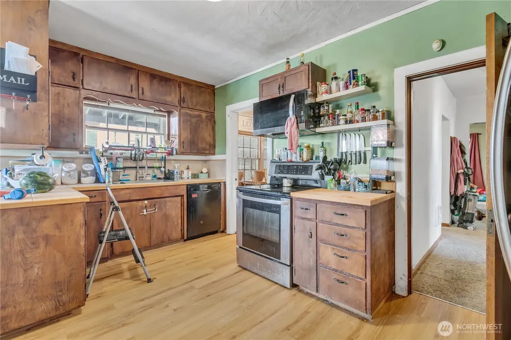 216 127th Street E Tacoma WA 98445