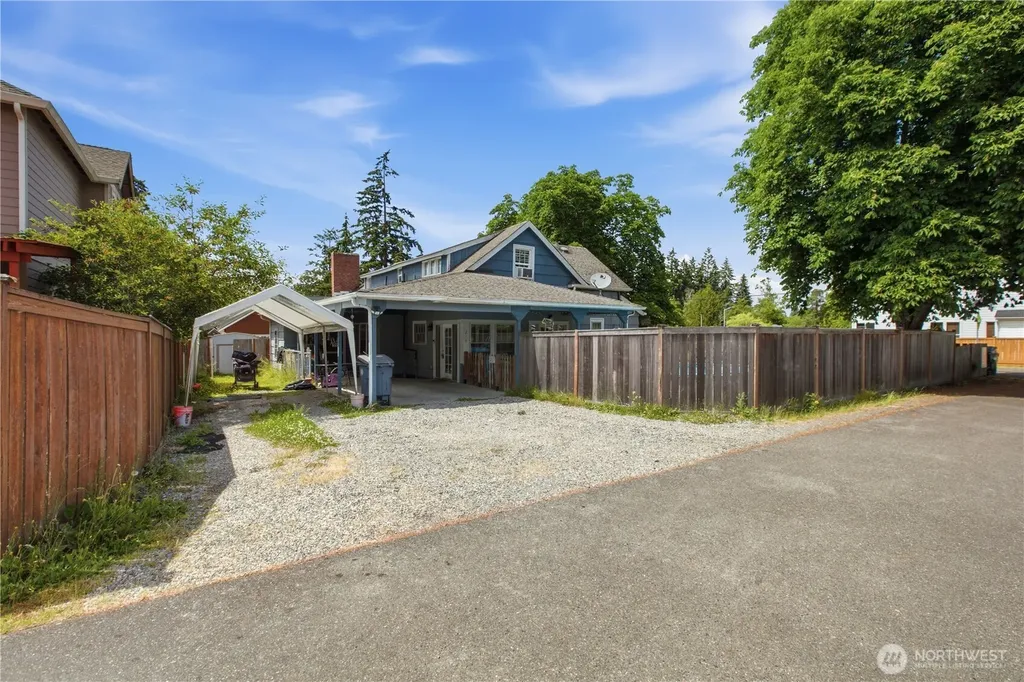 216 127th Street E Tacoma WA 98445