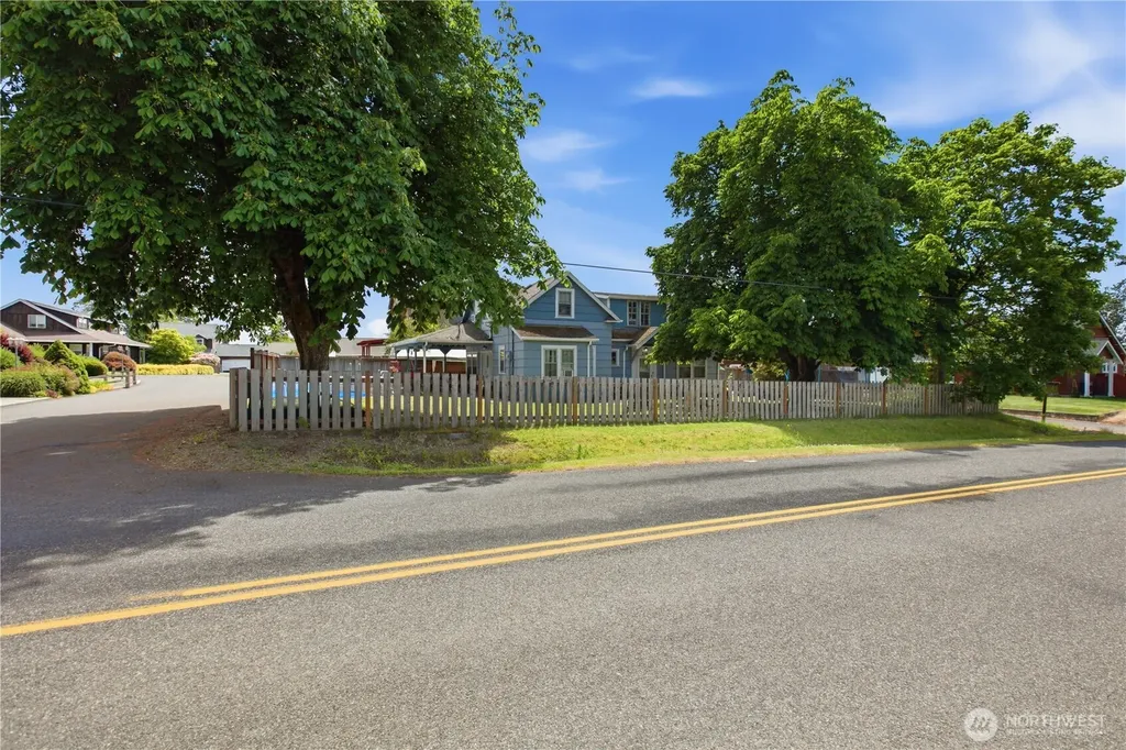 216 127th Street E Tacoma WA 98445