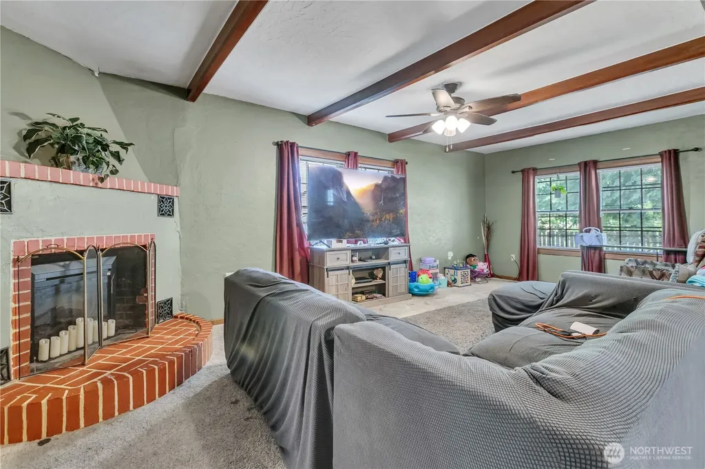 216 127th Street E Tacoma WA 98445