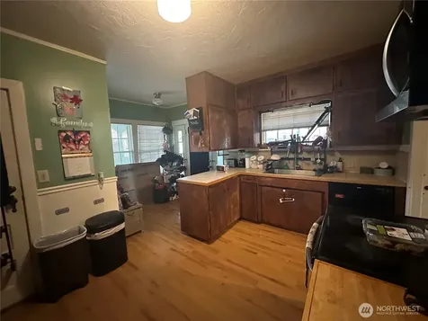 216 127th Street E Tacoma WA 98445