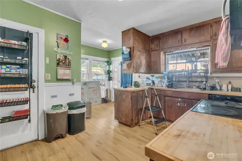 216 127th Street E Tacoma WA 98445