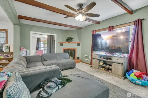 216 127th Street E Tacoma WA 98445