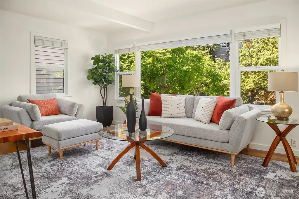 17 W Dravus Street Seattle WA 98119