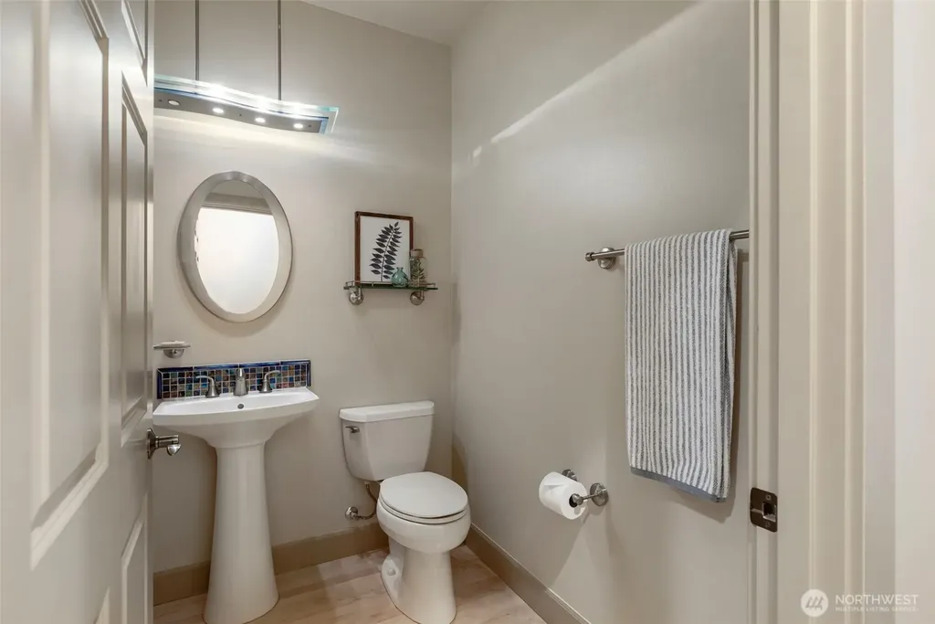 382 Windship Drive Port Townsend WA 98368