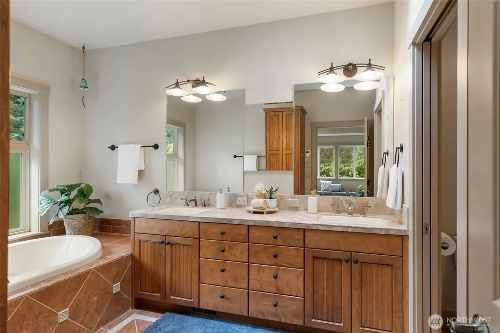 382 Windship Drive Port Townsend WA 98368