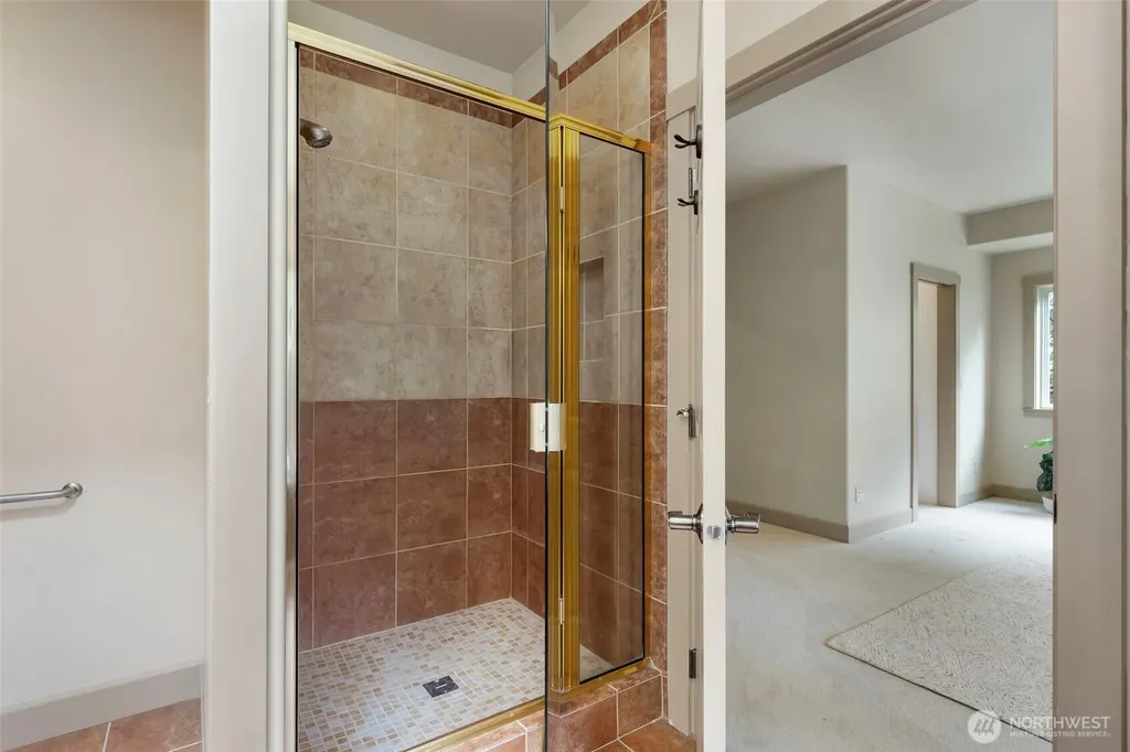382 Windship Drive Port Townsend WA 98368