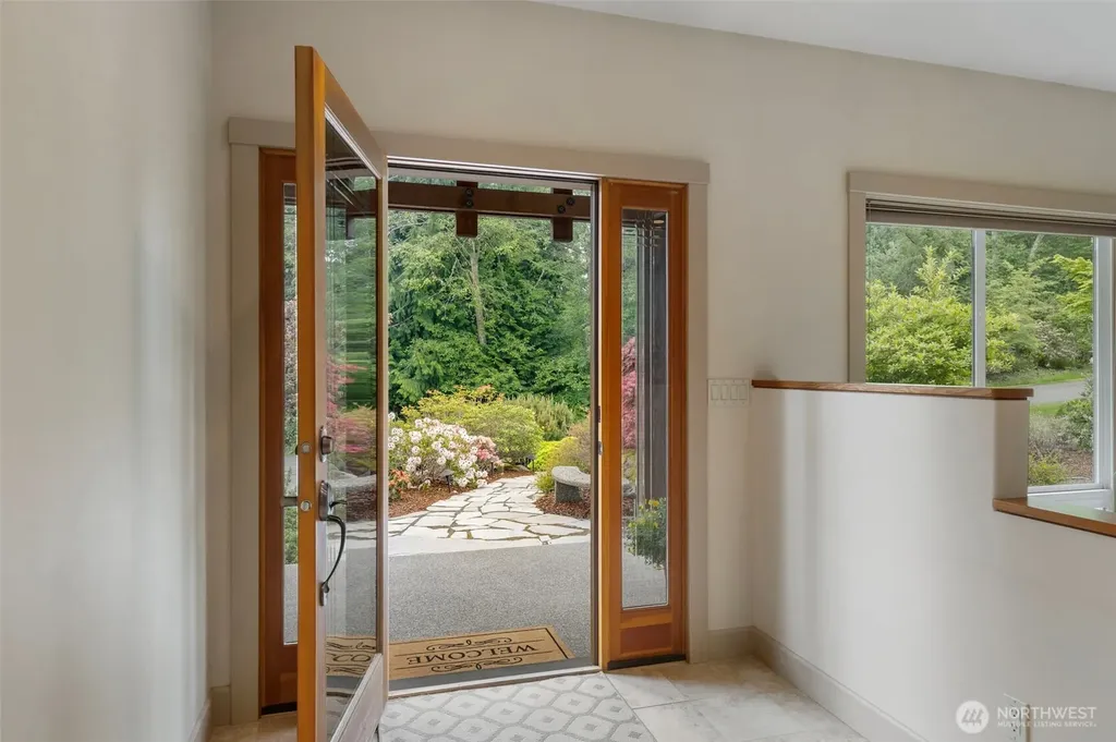 382 Windship Drive Port Townsend WA 98368