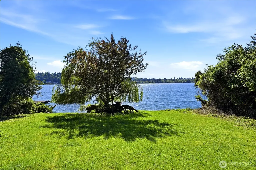 2521 103 Avenue SE Bellevue WA 98004