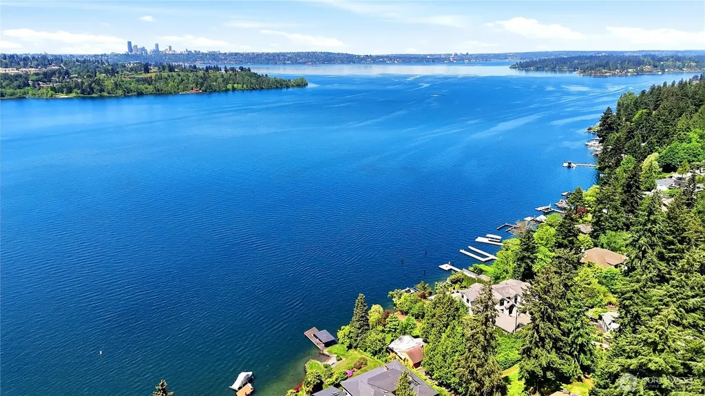 2521 103 Avenue SE Bellevue WA 98004