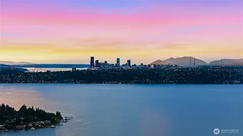 2521 103 Avenue SE Bellevue WA 98004