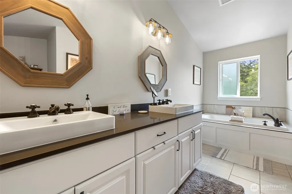 1927 SW Cooper Way Oak Harbor WA 98277