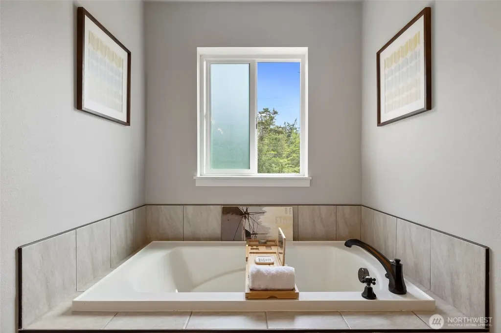 1927 SW Cooper Way Oak Harbor WA 98277