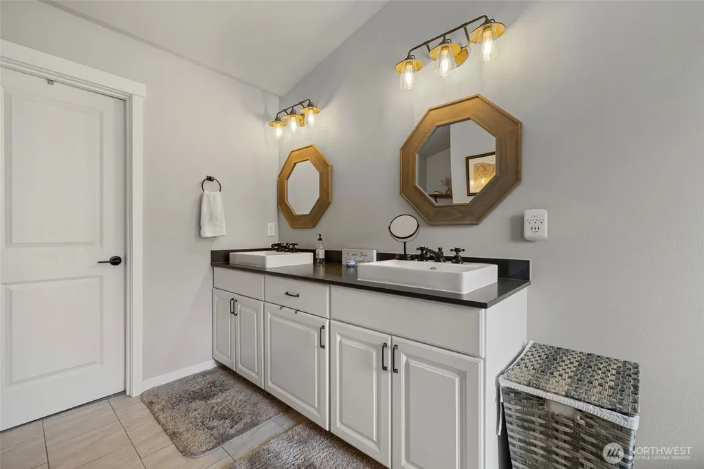 1927 SW Cooper Way Oak Harbor WA 98277