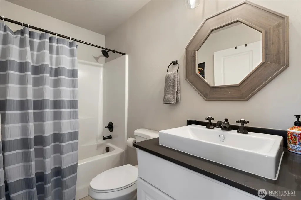 1927 SW Cooper Way Oak Harbor WA 98277