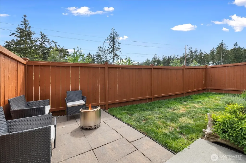 1927 SW Cooper Way Oak Harbor WA 98277