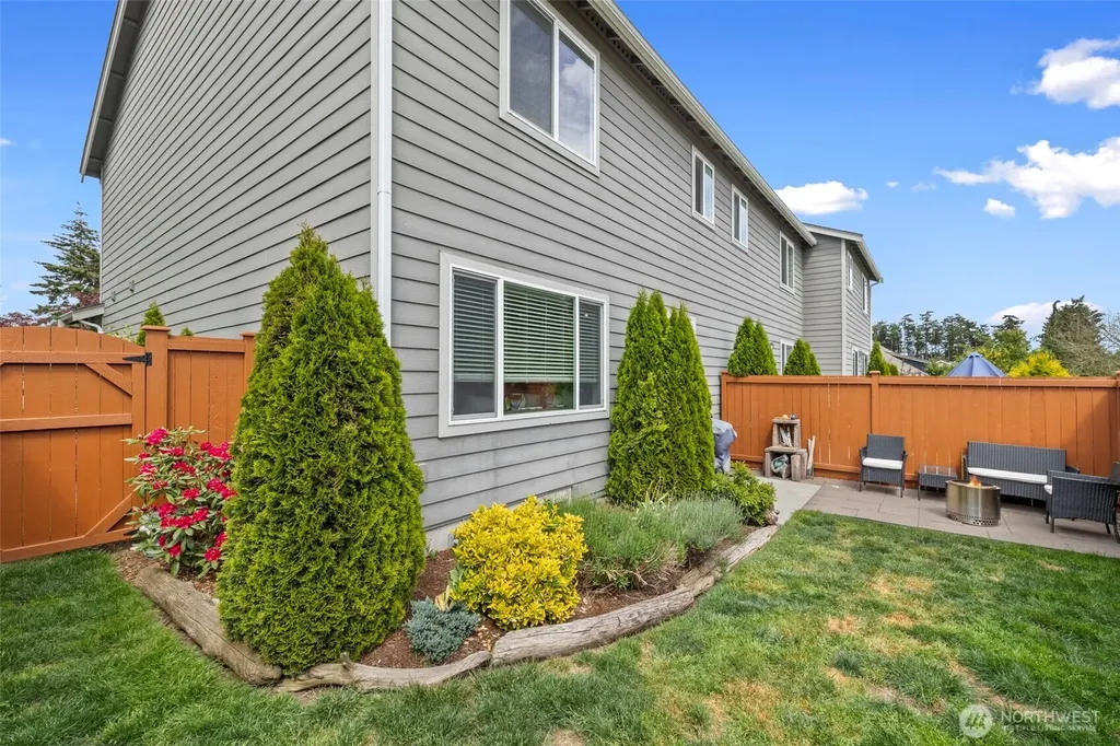 1927 SW Cooper Way Oak Harbor WA 98277