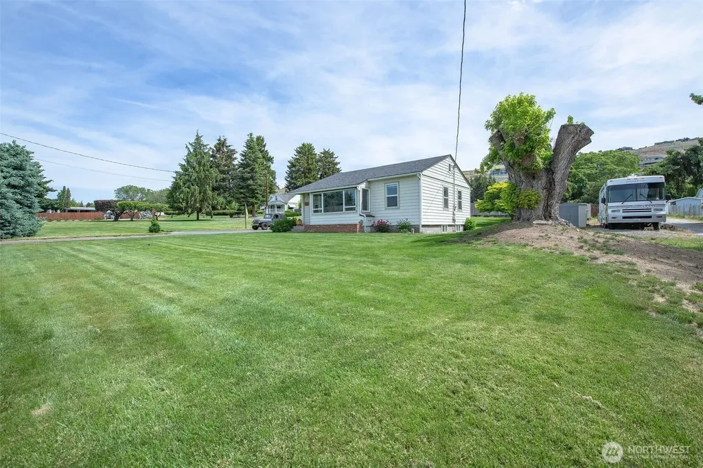 2901 Sunset Highway East Wenatchee WA 98802