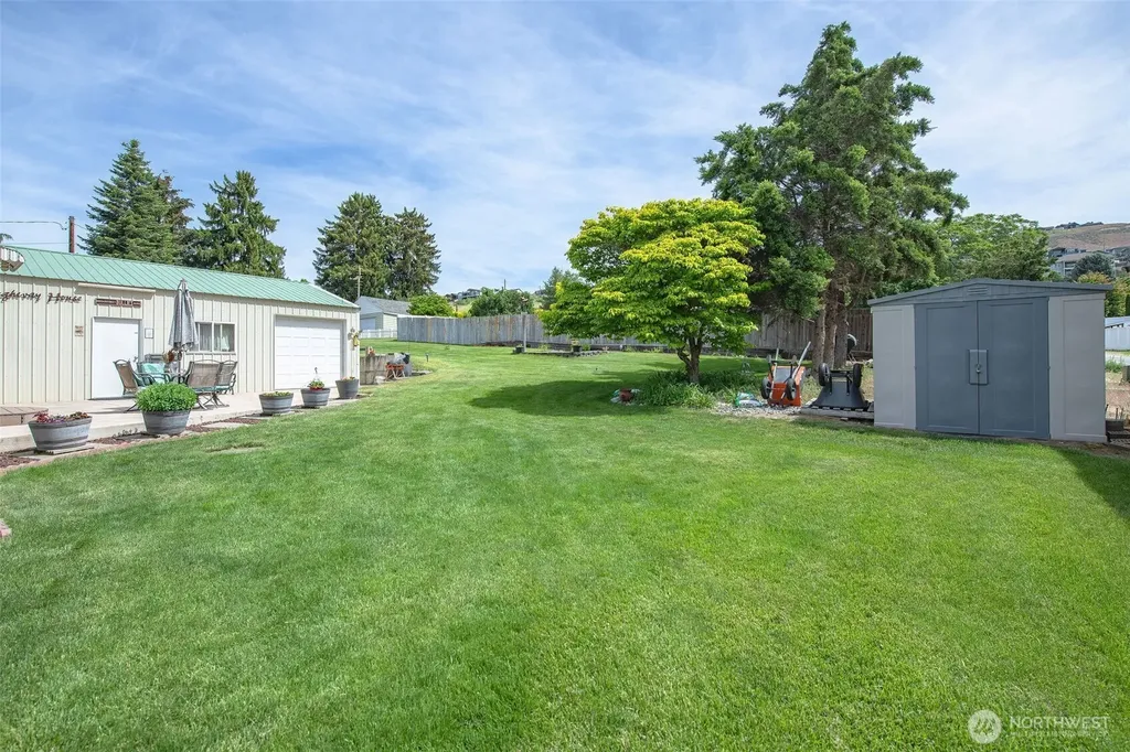 2901 Sunset Highway East Wenatchee WA 98802