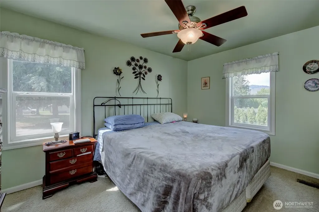 2901 Sunset Highway East Wenatchee WA 98802