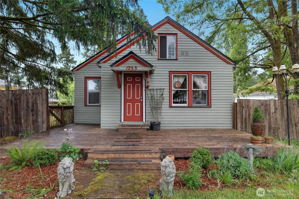 1233 W Birch Street Shelton WA 98584