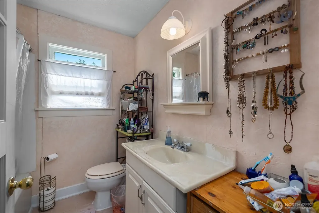 1233 W Birch Street Shelton WA 98584