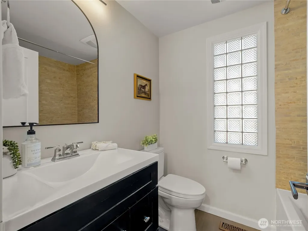 22713 NE 12th Place Sammamish WA 98074