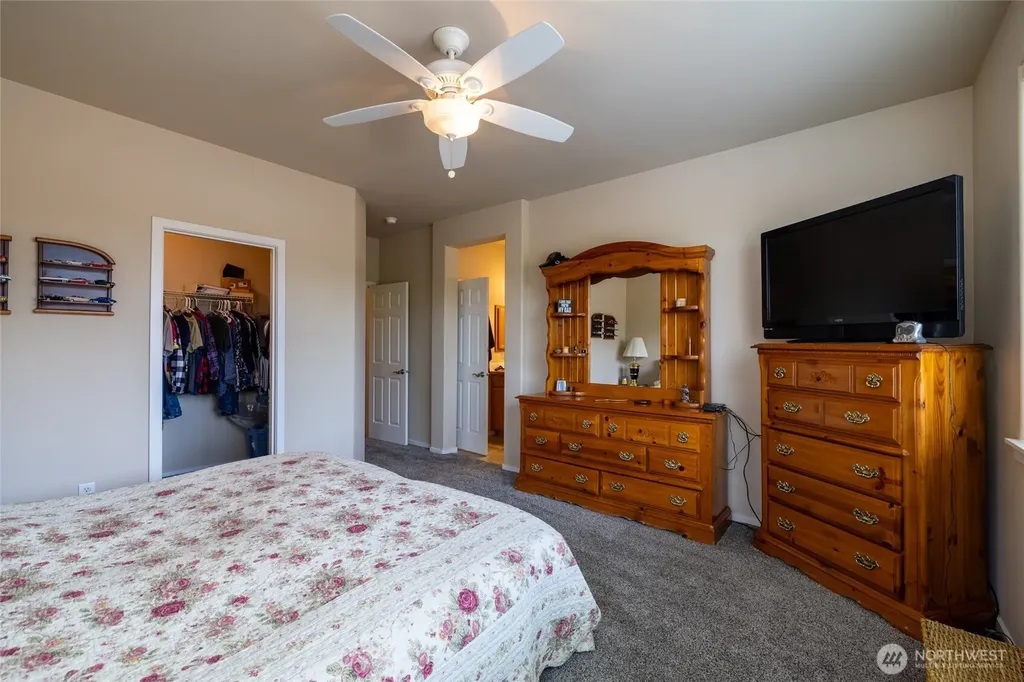 8304 Vashon Drive NE Lacey WA 98516
