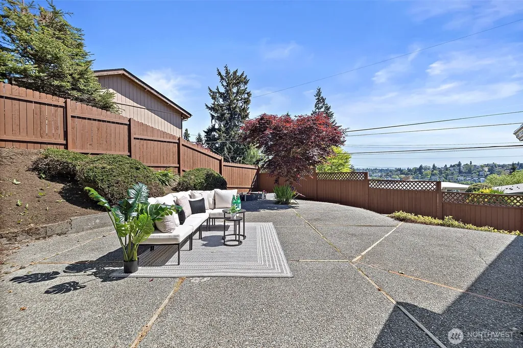 3415 24th Avenue W Seattle WA 98199
